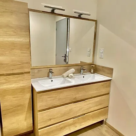 Вилла Le Menhir 4 Ch Au Bord Du Et Terrasse Villefranche-de-Panat