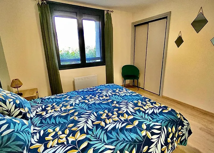 Le Menhir 4 Ch Au Bord Du Et Terrasse * Villefranche-de-Panat